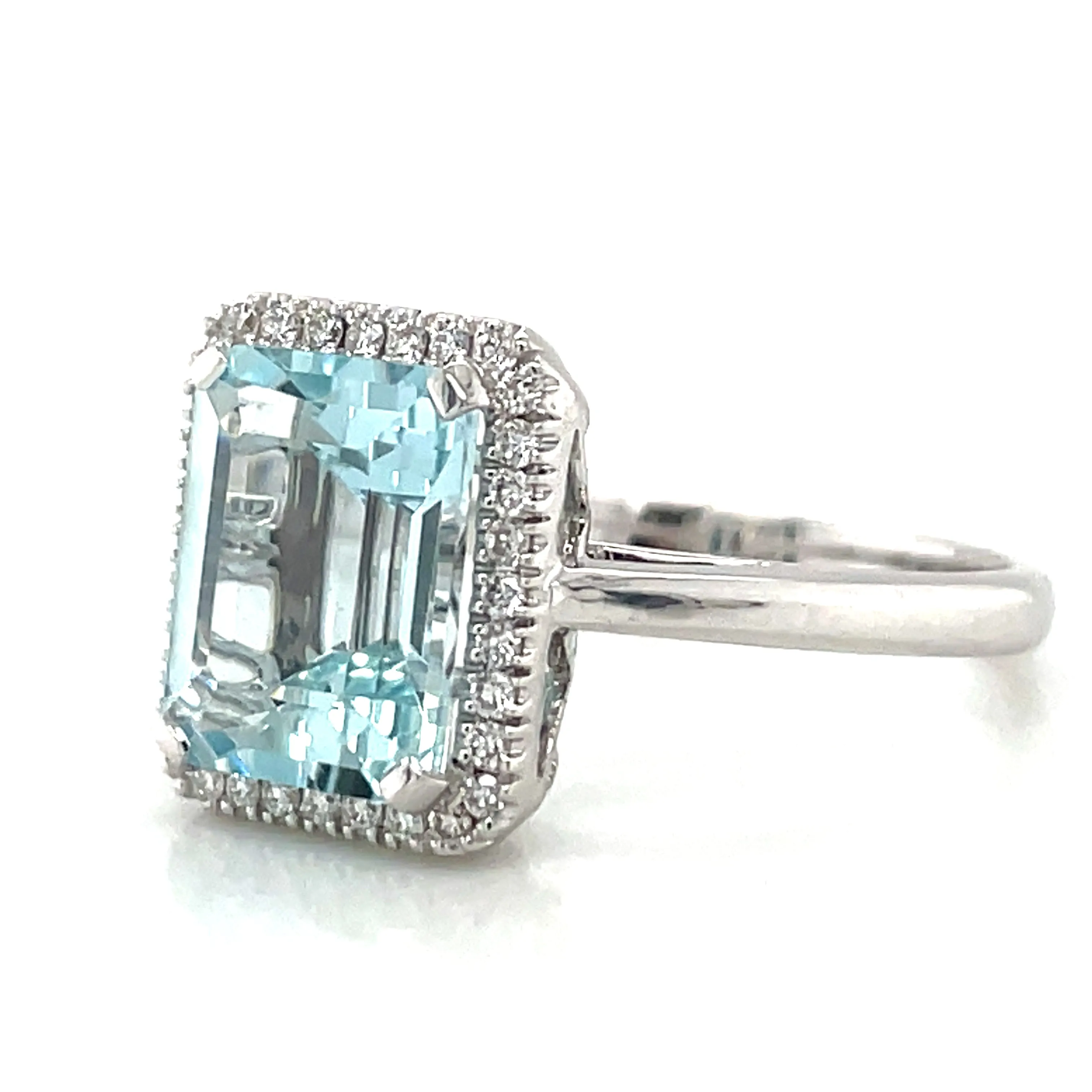 18ct White Gold 2.90ct Emerald Cut Aquamarine & Diamond Ring