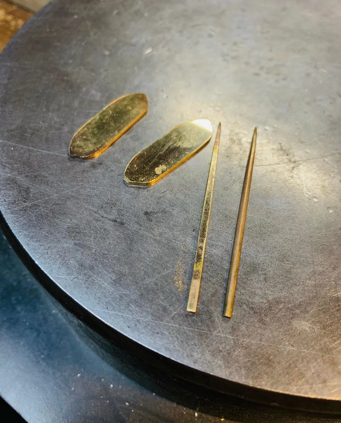 18K Gold Feather S / Diamond Inlay