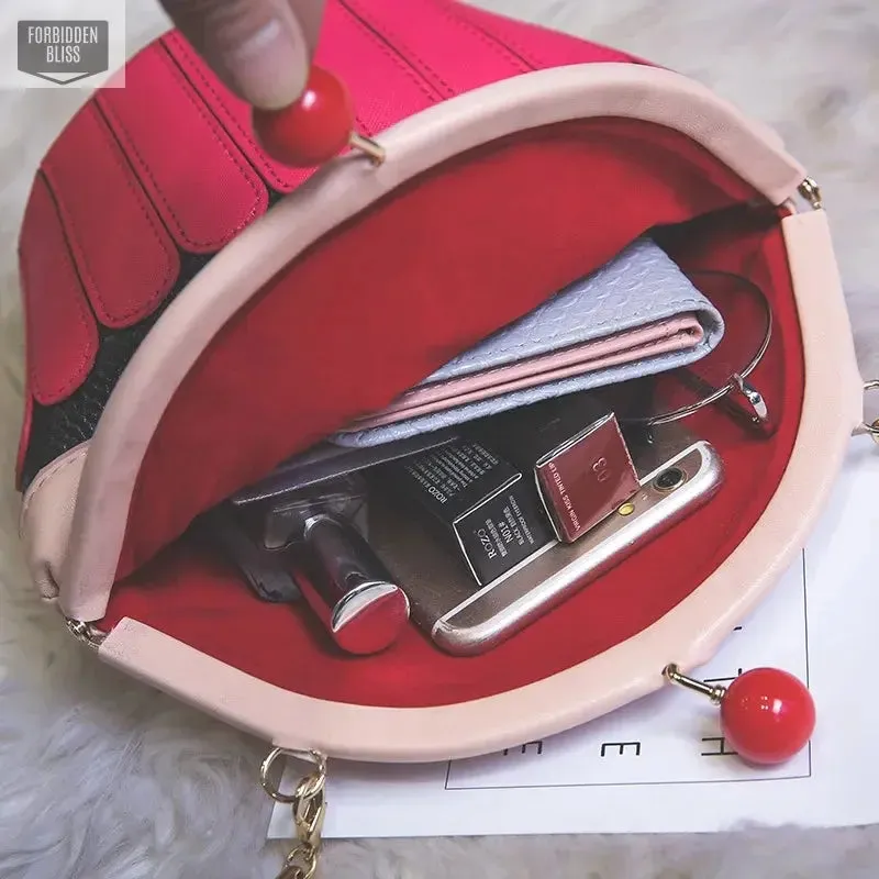 Chain shoulder bag