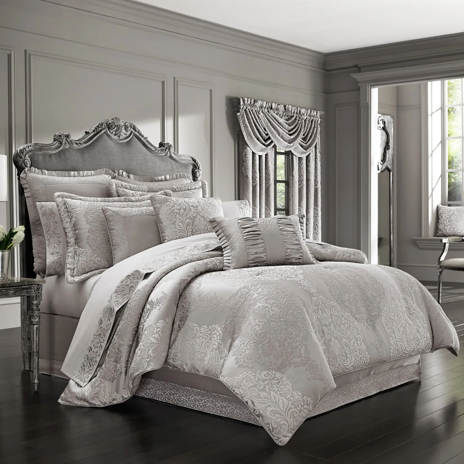 La Scala Comforter Set