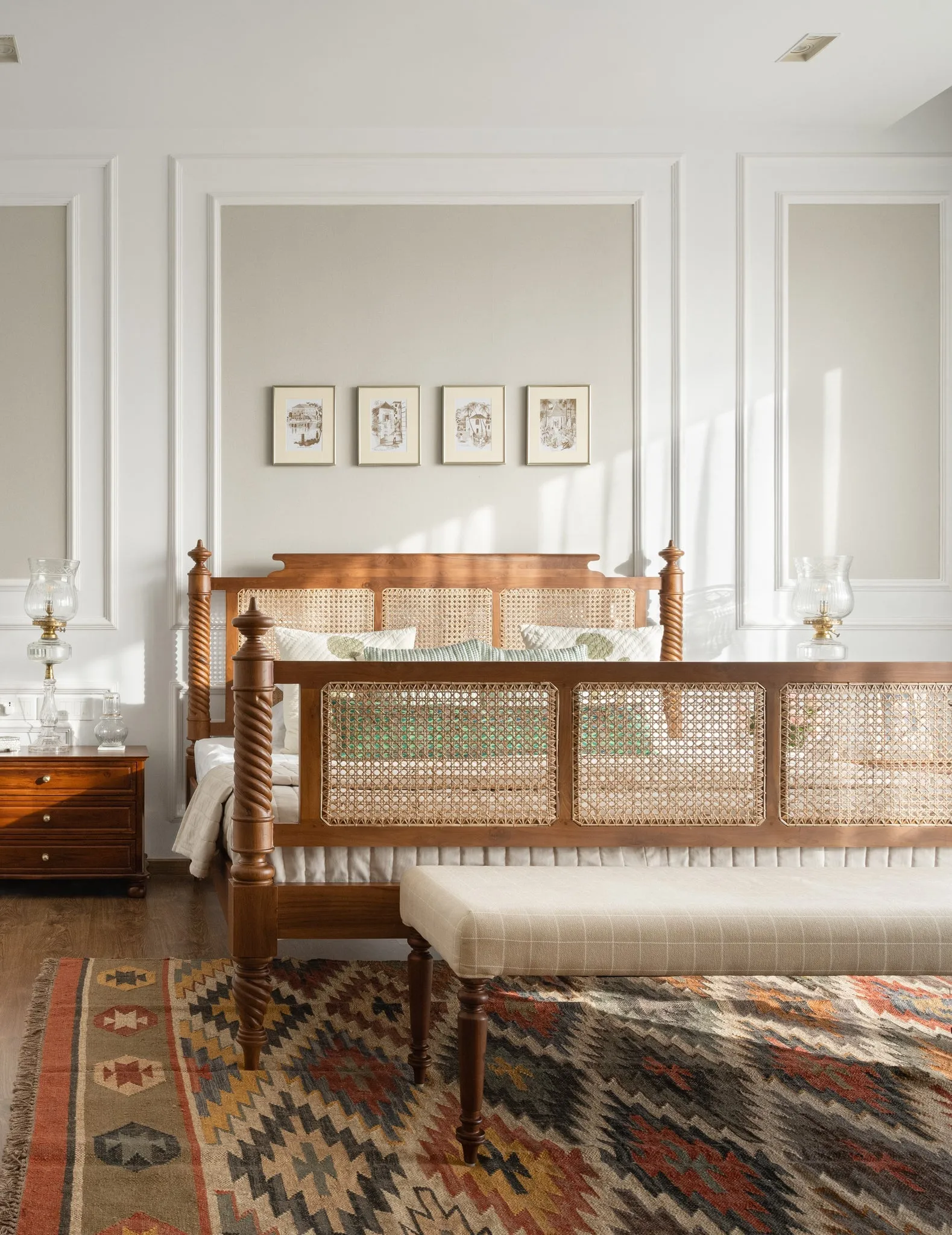 Tashi Poster Bed